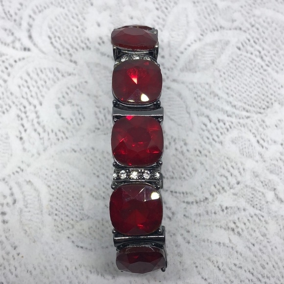Red crystal and rhinestones black gunmetal stretch bracelet - Picture 4 of 4